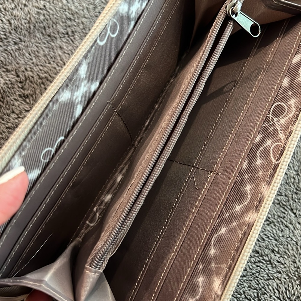 Jessica Simpson Wallet - Picture 4 of 6